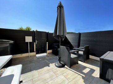 3G Immobilier Lambermont vous présente en Exclusivité à Saulnes à 5 minutes des frontières une maison de village de 94m² habitables offrant de belles surfaces et beaucoup de potentiel. Maison très économique et bien isolée DPE : C, couts estimés de chauffage entre 760 et 1070€ à l’année.

Le rez-de-chaussée, entièrement carrelé, se compose d’une belle pièce de vie de 27m², d’une cuisine full équipée (de mars 2022) et d’un WC. Au premier étage, sur plancher, se trouvent une belle chambre de 13m², une pièce passante pouvant devenir une chambre enfant ou un bureau, une salle de bains (douche, baignoire, meuble 2 vasques et WC) et d’une buanderie.
Au grenier sur 26m² se trouve une vaste seconde chambre facilement divisable en 2 chambres (vélux et radiateurs présents).

A noter, une terrasse carrelée sans vis-à-vis de 2021 sur l’avant et une seconde terrasse à l’arrière d’environ 20m2. Terrain d’un are à 100 mètres de la maison.

Huisseries en DV PVC de 2015 (vélux DV bois très récent dans la seconde chambre), chaudière gaz basse condensation de 2020. Toiture tuile de 2016 avec isolation multicouche, maison raccordée au tout à l’égout. 

Pour toutes demandes de renseignements et/ou visites :
Grégory 06 42 85 79 02

Les informations sur les risques auxquels ce bien est exposé sont disponibles sur le site Géorisques : www.georisques.gouv.fr