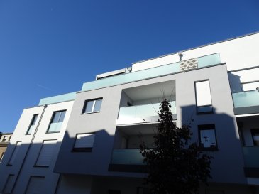 Appartement neuf et lumineux au centre de Bettembourg

L'appartement est situé au 2ème étage d'une résidence de 2021. Il dispose d'un grand salon/salle à manger avec une grande cuisine équipée et un accès au balcon ensoleillé. De plus, il y a des toilettes séparées, une buanderie, une salle de bain et une chambre. Au sous-sol, se trouvent une cave privée et une place de parking dans le garage souterrain. L'appartement est équipé de fenêtres à triple vitrage et du chauffage par le sol. Pas d'animaux, fumer est interdit, maximum 2 personnes, CDI et un revenu minimum de 4 000 EUR net.

L'appartement est situé dans une rue calme à seulement environ 100m de la gare. Tous les commerces nécessaires sont à proximité immédiate.