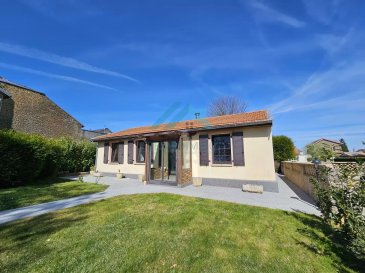 Beleradimmo vous propose en exclusivité une très belle maison plain-pied , construcution en bois de 1935, en bon état, d'environ 71 m² sur un terrain de 11 ares.
La maison est située à Audun-le-Roman proche de toutes les commodités avec une vue sur le Gué l'étangs de Audun-le-Roman.
La maison est composée comme suit:

- Hall d'entrée
- Salon/séjour avec poele à pelets
- 2 chambres doont une avec placards integrés
- Cuisine équipée
- WC séparé
- Salle de douche

A l'extérieur:

- Une cave enterrée
- Un atelier
- Un grand jardin
- Grand garage pour 2/3 voitures
- Un terrain de pétanque
- Parking 4 voitures

Pour plus d'informations veuillez contacter Monsieur David Kempf au 00 352 621 631 841 ou par mail david.kempf16@gmail.com