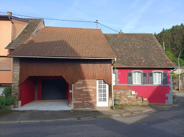 Maison de village - 3 pièces - 68 m². Secteur la Petite Pierre à Tieffenbach.<br/>Maison de village avec dépendance attenante, composée : <br/>- D\'un rez de chaussée avec entrée, pièce de vie, cuisine, salle d\'eau avec WC et 1 chambre à coucher.<br/>- D\'un étage avec une double chambre à coucher et combles.<br/><br/>Le bien dispose d\'une dépendance attenante avec garage et d\'une cour à l\'arrière.<br/><br/>Des travaux de rénovation sont à prévoir !<br/>Audit énergétique réalisé.<br/><br/>Les informations sur les risques auxquels ce bien est exposé sont disponibles sur le site Géorisques : www.georisques.gouv.fr<br/><br/>Agences Nord Sud Immobilier à Diemeringen, Sarreguemines, Rohrbach les Bitche et Bitche.