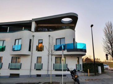 Situé rue des Aubépines à Merl, au 2ème étage d'un petit immeuble mixte datant de 2010, ce bel appartement meublé, d'une surface habitable de ± 68 m² pour une surface totale de ± 86 m², se compose comme suit :
 
Le hall d'entrée ± 10 m² avec placard/vestiaire dessert la chambre ± 16 m² avec dressing intégré, la salle de bain ± 5 m² (baignoire, lavabo et wc), la cuisine aménagée et équipée ± 8 m² ouverte sur un lumineux séjour ± 27 m² avec baies vitrées s'ouvrant sur une terrasse ± 8 m².
 
Au sous-sol, une buanderie commune, une cave privative ± 4 m² et un emplacement de parking sur ascenseur complètent la location.
  
Détails supplémentaires :
 
Disponibilité immédiate ;
Appartement agréable et lumineux, en excellent état ;
Quartier résidentiel bien desservi par les transports en commun ;
A proximité: commerces, écoles, parc, CHL (centre hospitalier), connexions autoroutières, ... ;
Loyer : 2050 €/mois - Charges : 250 €/mois - Garantie bancaire : 2 mois de loyer ;
Frais d'agence : 1 mois de loyer + TVA.
 
