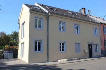 Zum Verkauf steht eine großzügige und moderne Maisonettewohnung mit ca. 125m² Wohnfläche, verteilt auf das 1. und 2. Obergeschoss eines gepflegten Wohngebäudes, Baujahr 2014. Die Immobilie eignet sich ideal für Mehrgenerationen wohnen oder zur Kombination von Eigennutzung und Teilvermietung.

Aufteilung & Räume:
4 Schlafzimmer
Großzügiges Wohnzimmer
Zwei voll ausgestattete, offene Wohnküchen
Separater Eingangsbereich
Abstellkammer
Badezimmer mit Dusche
Separates WC

Ausstattung:
Fenster mit Doppelverglasung
Hochwertiger Fliesenboden
Wärmeluftheizung & Erdwärme
TV-SAT-Anlage
Gegensprechanlage

Besonderheiten:
Diese Maisonettewohnung überzeugt durch ihre durchdachte Raumaufteilung und ihre energetische Effizienz. Sie bietet flexible Nutzungsmöglichkeiten – ob als Familienwohnung, Mehrgenerationenhaus oder zur teilweisen Vermietung. Der sehr gute energetische Status sorgt für niedrige Betriebskosten und hohen Wohnkomfort.