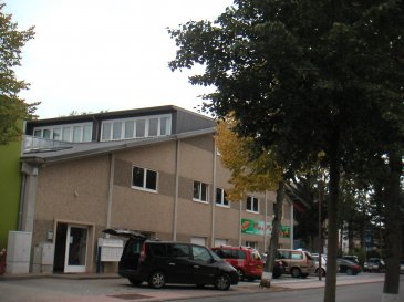 JOLIE BUREAU DANS UN BATIMENT CALME
GRAND PARKING GRATUIT DISPONIBLE
CHARGES FIXES