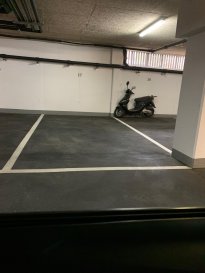Découvrez ce parking intérieur à louer à Strassen, au Luxembourg, proposé par Spaceplus. 
Strassen 237A Route d'Arlon.
+ une cave à louer pour 50€ en option. 

Détails de la propriété

Ce garage intérieur de 12,5 m² offre un espace sécurisé pour votre véhicule, minimisant les tracas de stationnement dans la ville de Strassen. Avec une place de stationnement en intérieur, c'est une opportunité parfaite pour quiconque cherche à sécuriser son véhicule dans un lieu pratique. 

Ne manquez pas cette occasion ! Pour planifier une visite, contactez-nous via le formulaire de contact ou par téléphone + 352 661 33 44 22 Natacha Bivort dès aujourd'hui.
