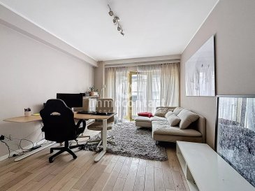 L'agence immobilière Immo-Contact vous propose ce superbe appartement de +/- 38m² situé à Luxembourg-Ville.



Profitez d'un emplacement privilégié offrant un accès immédiat à toutes les commodités : commerces, restaurants, magasins, transports en commun? Tout est à portée de main ! Cet appartement bénéficie d'un cadre de vie dynamique et pratique, idéal pour celles et ceux qui souhaitent conjuguer confort et vie urbaine au quotidien.



L'appartement, rénové en 2008, se compose comme suit :



- Hall d'entrée avec placards encastrés

- Salon avec cuisine équipée ouverte

- Espace chambre à coucher

- Salle de bain avec WC, douche et espace buanderie



Une cave vient compléter ce bien.



À savoir :

- Disponibilité immédiate

- Appartement rénové en 2008

- Hall d'entrée du bâtiment, ascenseur et sonnettes refaits en 2025

- Façade et fenêtres vont être refaites

- Idéal pour un premier achat ou pour de l'investissement



Visites possibles en semaine et le samedi.



Pour toute information, contactez-moi au +352 621 794 938.

Estimation gratuite de votre bien sous 48h : +352 26 311 992 ou info@immocontact.lu

 ---------- 
Immo-Contact real estate agency offers you this superb 38m² apartment in Luxembourg-City.



Enjoy a privileged location with immediate access to all amenities: shops, restaurants, stores, public transport... Everything is within easy reach! This apartment boasts a dynamic and practical living environment, ideal for those who want to combine comfort and urban living on a daily basis.



Renovated in 2008, the apartment comprises



- Entrance hall with built-in cupboards

- Living room with open-plan fitted kitchen

- Bedroom area

- Bathroom with WC, shower and laundry area



A cellar completes this property.



Good to know:

- Immediate availability

- Apartment renovated in 2008

- Building entrance hall, elevator and doorbells to be redone in 2025

- Facade and windows to be redone

- Ideal for a first purchase or investment



Visits possible on weekdays and Saturdays.



For further information, please contact me on +352 621 794 938.

Free estimate of your property within 48 hours: +352 26 311 992 or info@immocontact.lu