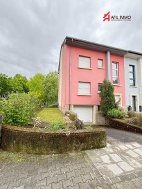 Afil Immo vous propose cette charmante maison à fort potentiel, idéale pour les projets personnalisés.

Cette maison se compose de trois chambres, d'une salle de bain, d'une cuisine, d'un salon lumineux ainsi que d'une salle à manger conviviale. Vous profiterez également d'une agréable terrasse et d'un jardin, parfaits pour les moments de détente en extérieur.

Le bien dispose aussi d'une cave et d'un garage, offrant des espaces de rangement supplémentaires et un stationnement pratique.

Située dans un environnement calme, cette maison à rénover représente une belle opportunité pour créer un lieu de vie à votre image.

À visiter sans tarder !

PHOTOS EN COURS

AFIL IMMO s'engage dans toutes vos démarches immobilières (estimation, vente, location de biens, recherche de financements).

Vous satisfaire est notre priorité !

Les prix s'entendent frais d'agence de 3 % + TVA inclus.