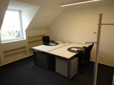 A louer dans un business center, une bureau meublé d'une surface de 18m2 pouvant accueillir 2 postes de travail. 
Service à la carte!!! Un devis personnalisé vous sera élaboré sur demande.