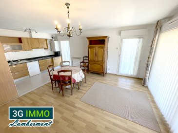 3G Immo Lambermont vous propose en exclusivité, à Longwy-Bas, à seulement 5 minutes à pied de la gare SNCF et à proximité immédiate de toutes les commodités, un appartement de 68 m² sans aucun travaux à prévoir, situé dans une résidence de 2006 avec ascenseur. Il dispose de 2 chambres, d'une spacieuse terrasse couverte de 18,5 m² offrant une agréable vue dégagée, ainsi que d'un box fermé en sous-sol.

Situé au dernier étage (avec ascenseur), cet appartement séduit par sa luminosité grâce à ses nombreuses ouvertures. Il comprend une entrée, une belle pièce de vie de 33 m² avec cuisine entièrement équipée, ouvrant sur la terrasse couverte par deux portes-fenêtres et une baie vitrée. L'espace nuit se compose de deux chambres, d'une salle d'eau et d'un WC indépendant.
Un cellier de 1,8 m² ainsi qu'une place de stationnement privative en sous-sol complètent ce bien.

L'appartement est en excellent état d'entretien et ne nécessite aucun investissement. Côté prestations techniques : fenêtres en double vitrage PVC, parquet flottant dans les pièces de vie et les chambres (carrelage dans la cuisine, la salle d'eau et le WC), chauffage individuel au gaz par chaudière murale. DPE : D ? GES : D avec montant estimé des dépenses annuelles d'énergie : entre 1 160 € et 1 630 €. Taxe foncière 2025 : 1 280 €. Charges de copropriété : 128 € par mois.

Un renseignement ? Une visite ?
Grégory LAMBERMONT 06 42 85 79 02
Chers confrères, je pratique l'interagence