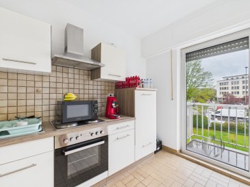Découvrez ce charmant studio à vendre à Esch-sur-Alzette, au Luxembourg, proposé par Passion-immo Sàrl. Située dans une ville dynamique et pleine de vie, cette propriété unique est exclusivement disponible sur athome.lu.

Détails de la propriété:
Ce studio spacieux de 38 m² est situé dans un bâtiment construit en 1983, comptant un total de six étages avec ascenseur. Doté d'une salle de douche et d'un balcon agréable de 3 m², cette propriété est idéale pour les individus à la recherche de confort. La cuisine équipée séparée offre une fonctionnalité optimale. De plus, la fibre optique assure une connexion internet de haute qualité. Le bâtiment est adapté pour les personnes à mobilité réduite. Vous trouverez également une cave pratique pour le stockage. Classé G en termes d'efficacité énergétique, le studio dispose du chauffage au gaz. Disponible à partir du 1er octobre 2025, c'est une excellente opportunité pour investir dans un bien à Esch-sur-Alzette.

Équipements à proximité:
Esch-sur-Alzette est un quartier vibrant offrant une atmosphère conviviale. Profitez d'un accès facile à des établissements scolaires réputés et découvrez une variété de commerces et de restaurants pour toutes vos envies. Les espaces verts invitent à la détente et aux activités de plein air, tandis que la ville est également bien pourvue en infrastructures de santé. En termes de transport, Esch-sur-Alzette bénéficie d'une excellente accessibilité grâce à un réseau de transports en commun efficace, facilitant vos déplacements au quotidien.

Ne ratez pas cette opportunité unique! Planifiez une visite en nous contactant via le formulaire de contact ou par téléphone.