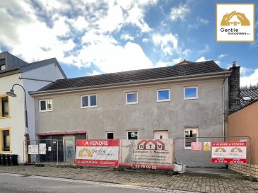 Découvrez cette charmante maison de village, actuellement en cours de rénovation, située au coeur d'un village pittoresque. Avec un prix de 795 000 € telle quelle, cette propriété offre un potentiel exceptionnel pour devenir la maison de vos rêves. Les finitions devront être rajouter selon le choix de l'acquéreur moyennant supplément.

Cette maison de village bénéficie d'une disposition spacieuse et lumineuse, idéale pour créer un espace de vie confortable et moderne tout en conservant son charme d'origine. les châssis triple vitrage sont déjà installés. Ce projet permet de personnaliser la propriété selon vos goûts et besoins. (finitions non inclues dans le prix)

La maison se compose au rez-de-chaussée d'un garage double pour 2 voitures avec buanderie et local technique, d'un espace stockage, d'un hall d'entrée avec WC séparé et un couloir menant vers la cuisine entièrement équipée avec ilot central et salle a manger/salon.
Au premier étage vous trouverez 4 chambres à coucher spacieuses dont une suite parentale avec salle de douche en suite. Une deuxième salle de douche et un débarras viennent compléter l'étage. Un escalier escamotable donne accès à un grenier de rangement.
Une terrasse avant privative est également prévue.

Ne manquez pas cette opportunité unique d'acquérir une maison de village pleine de caractère et de potentiel. Pour plus d'informations ou pour organiser une visite, veuillez nous contacter.