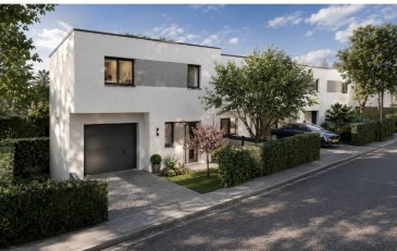 Cette maison unifamiliale en VEFA à 3 façades libres LOT 4, construite par Maisons Tradilux, est implantée en position d'angle gauche du lotissement Im Herbstfeld à Blaschette. Elle développe 124,14 m² de surface habitable répartis sur deux niveaux et se distingue par la plus grande cuisine du projet (16,54 m²) ainsi qu'un séjour de 26,08 m² directement ouvert sur la terrasse SUD de 21,57 m². Le rez-de-chaussée comprend un hall d'entrée de 10,84 m², la cuisine de 16,54 m², le séjour de 26,08 m², une chambre parentale de 12,29 m² avec salle de bain privée, une buanderie de 7,35 m², un WC séparé et un garage intégré de 18,02 m². À l'étage, trois chambres de 12,65 m², 12,34 m² et 13,62 m² sont desservies par une salle de bain complète de 9,65 m². Le jardin privatif est de ±213 m².

Les prix de la construction sont fixe, non soumis aux index.

La maison est équipée d'une pompe à chaleur VIESSMANN Vitocal 150A avec chauffage par le sol sur l'ensemble de la surface habitable et ballon ECS 250 litres. La VMC double flux assure renouvellement d'air et récupération d'énergie. Les menuiseries extérieures en PVC anthracite/blanc REHAU ou SCHÜCO sont à triple vitrage (U-wert < 1,00 W/m².K) avec volets roulants électriques. L'isolation thermique par l'extérieur est de 160 mm de polystyrène graphité (U-wert = 0,13 W/m².K). Les sanitaires Van Marcke comprennent : meuble double vasque 120 cm avec miroir LED en salle de bain principale, meuble simple vasque 60 cm en salle de bain parentale, douche thermostatique Zucchetti Docce 120×90 avec colonne et douche de tête 30 cm, 2 WC suspendus Villeroy & Boch avec plaque TECE, lave-main. Revêtements de sol en carrelage 60×60 au rez-de-chaussée et parquet stratifié à l'étage. Tablettes intérieures en marbre poli aux fenêtres. Porte de garage sectionnelle Hörmann 2,50 m × 2,12 m automatisée. Passeport énergétique classe A.

Maison d'angle gauche à 3 façades libres, elle bénéficie d'une lumière naturelle sur trois côtés, d'une vue dégagée à l'ouest sur la végétation environnante et d'une exposition plein SUD pour la terrasse de 21,57 m² et le jardin privatif de ±213 m². Implantée en bout de lotissement dans la voie sans issue Im Herbstfeld, elle offre calme absolu et sécurité maximale.

Blaschette, village de la commune de Lorentzweiler dans le canton de Mersch, offre un cadre de vie résidentiel de qualité. L'accès direct à l'autoroute A7 permet de rejoindre le Kirchberg en 15 minutes et le centre de Luxembourg-Ville en 20 minutes. La ville de Mersch est à 10 minutes. L'école fondamentale de Lorentzweiler, les commerces et les arrêts de bus avec liaisons vers Luxembourg-Ville sont accessibles en moins de 5 minutes.

Prix indiqué TTC TVA mixte (3%/17% selon Art. 44ter Loi TVA LU ? plafond 50 000 €/logement), sous réserve de l'autorisation de l'Administration de l'Enregistrement, des Domaines et de la TVA (AED). Les plans et aménagements intérieurs présentés sont susceptibles d'être modifiés, sous réserve d'acceptation du Constructeur (Maisons Tradilux) et dans le respect des autorisations urbanistiques délivrées par la Commune de Lorentzweiler.
