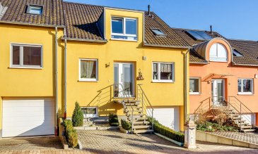 *** SOUS COMPROMIS *** SOUS COMPROMIS *** SOUS COMPROMIS ***
Située à Roodt-sur-Syre, dans un quartier résidentiel calme, cette agréable maison mitoyenne d'une surface habitable de ± 130 m² pour une surface totale de ± 217 m² se compose comme suit:

Au rez-de-chaussée, le hall d'entrée avec vestiaire ± 7 m² et wc séparé ± 2 m² dessert un bureau ± 4 m², la cuisine ± 14 m² équipée et ouverte sur la salle à manger ± 21 m² et le séjour ± 30 m². Ce dernier s'ouvre sur une terrasse ± 20 m² précédant le jardin offrant une vue dégagée. 

Le 1er étage se compose d'un palier ± 4 m² desservant trois chambres de ± 10, 13 et 18 m² et une salle de bain ± 6 m².

Les combles comprennent un petit grenier non-amménagé (espace de rangement) ± 10 m².

Enfin, le sous-sol comprend un palier desservant une buanderie ± 14 m² avec douche et lavabo, deux caves de ± 10 et 13 m² et un double garage ± 33 m² pouvant accueillir deux voitures à la suite l'une de l'autre. 

Détails complémentaires :

Fibre optique et internet dans chaque chambre ;

Citerne à eau de pluie de 5000 l (wc, eau pour l'arrosage, ...) ;

Quartier agréable et familial : écoles, crèches, plaine de jeux, ...

Petits commerces, poste, accès autoroutier et transports en commun à proximité.
