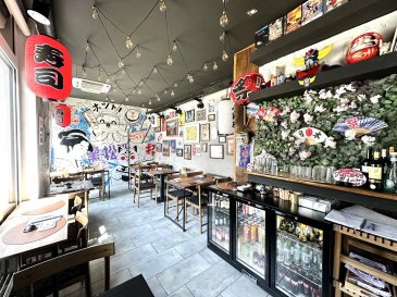 AXHOME IMMO vous propose ce fonds de commerce de ± 50 m² à vendre à Luxembourg (à mi chemin entre Bonnevoie et Howald) une affaire à saisir.

Le local est récent avec aménager avec beaucoup de goût et des équipements de qualité, cuisine de type asiatique (sushi) très pratique ouvert avec salle et terrasse extérieur à disposition.

Possibilité de reprendres tout les réseaux sociaux.

Loyer mensuel : 2650€ charges comprises

Local situé au rez-de-chaussée avec vitrine :
Salle principale
Toilettes H/F
Cuisine ouverte
Débarras
Pièce annexe pour préparation/stock
Un parking intérieur
Une cave

Les atouts :

Immeuble très récent
Décoration originale asiatique (Type japonais)
Très bien situé à proximité des écoles, du tram et des transports en commun
Cuisine équipée :
Four, plaques de cuisson, frigos, armoires, lave-vaisselle,
Tables, chaises, couverts

A proximité du des écoles.

Disponibilité : à convenir

Pour plus d'informations, n'hésitez pas à nous contacter :
- par téléphone : +352 691911993 ROBERTO Alex
- par email : info@axhome.lu

 ---------- 
AXHOME IMMO bietet Ihnen dieses Geschäft von ± 50 m² zum Verkauf in Luxemburg (auf halbem Weg zwischen Bonnevoie und Howald) ein Geschäft zu ergreifen.

Das Lokal ist neu mit sehr geschmackvoll und hochwertig eingerichtet, Küche asiatischer Art (Sushi) sehr praktisch offen mit Saal und Außenterrasse zur Verfügung.

Es besteht die Möglichkeit, alle sozialen Netzwerke zu übernehmen.

Monatliche Miete: 2650€ inkl. Nebenkosten

Das Lokal befindet sich im Erdgeschoss mit Schaufenster:
Hauptraum
Toilette M/F
Offene Küche
Abstellraum
Nebenraum für Vorbereitung/Lagerraum
Ein Innenparkplatz
Ein Keller

Vorteile:

Sehr neues Gebäude
Originelle asiatische Dekoration (Japanischer Typ)
Sehr gute Lage in der Nähe von Schulen, Straßenbahn und öffentlichen Verkehrsmitteln.
Ausgestattete Küche :
Backofen, Kochplatten, Kühlschränke, Schränke, Geschirrspüler,
Tische, Stühle, Besteck

In der Nähe der Schulen.

Verfügbarkeit: nach Vereinbarung

Für weitere Informationen können Sie uns gerne kontaktieren :
- per Telefon: +352 691911993 ROBERTO Alex
- per E-Mail: info@axhome.lu

 ---------- 
AXHOME IMMO offers this ± 50 m² business for sale in Luxembourg (halfway between Bonnevoie and Howald), a great opportunity.

The premises have been recently fitted out with great taste and quality equipment, and feature a practical Asian-style kitchen (sushi), open plan with a dining room and outdoor terrace.

Possibility of taking over all social networks.

Monthly rent: 2650€ including charges

Ground-floor premises with shop window:
Main room
M/F toilet
Open kitchen
Storage room
Additional room for preparation/storage
Indoor parking
Cellar

Assets :

Very recent building
Original Asian decor (Japanese style)
Excellent location close to schools, streetcar and public transport
Fully equipped kitchen:
Oven, hob, fridge, cupboards, dishwasher,
Tables, chairs, cutlery

Close to schools.

Availability: to be agreed

For further information, please do not hesitate to contact us:
- by phone: +352 691911993 ROBERTO Alex
- by email: info@axhome.lu