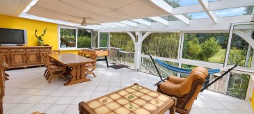 Maison Plain pied. Coup de coeur à 8km de Rohrbach les Bitche, Nord Sud Immobilier propose ce joli pavillon de plain pied composé d'une entrée, WC, salon / salle à manger donnant sur la véranda de 39m², cuisine aménagée et équipée, 2 chambres à coucher + une troisième pièce de 6.8m²  et une salle de bain.

Le bien offre aussi un terrain clos et plat avec abris de jardin, un sous sol complet avec garage pour 2 véhicules et porte motorisée. Le chauffage est assuré par une pompe à chaleur.

De beaux volumes de pièce de vie, une bonne classe énergétique et un terrain sans vis à vis, cette maison a tout pour plaire !

Contact Nord Sud Immobilier à Rohrbach les Bitche, Diemeringen, Bitche et Sarreguemines au 0372640102