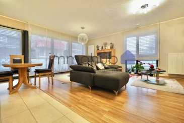 immohub, votre partenaire immobilier à Niederkorn, vous propose un appartement situé au premier étage d'une résidence de 10 unités, achevée en 2016. Le bien dispose d'un balcon, de deux emplacements intérieurs et de deux chambres à coucher.

L'appartement se compose comme suit :
-Hall d'entrée / Hall de nuit : 9,00 m²
-WC séparé : 1,80 m²
-Débarras : 2,70 m²
-Local technique / Stockage : 0,60 m²
-Double séjour avec cuisine équipée ouverte : 33,25 m²
-Balcon : 6,40 m²
-Chambre I : 10,40 m²
-Chambre II : 16,40 m²
-Salle de douche : 8,25 m² avec raccordements pour buanderie

Détails supplémentaires :
-Surface selon acte : 86,23 m²
-Chauffage au gaz / radiateurs
-VMC
-Orientation : Sud-Est
-Double vitrage / Châssis ALU / Jalousies orientables électriques
-Cuisine équipée avec électroménagers SIEMENS et NEFF
-Grenier / Débarras privatif : 6,33 m²
-Buanderie commune et à l'étage
-Charges mensuelles : +/- 350 €
-Deux emplacements intérieurs
-CPE : B / B

Ce bien lumineux représente une opportunité rare sur le marché, idéalement situé proche de toutes commodités.