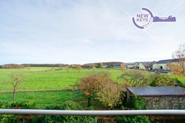 New Keys a le plaisir de vous présenter cet appartement lumineux d’environ 65 m2, idéalement situé au 3ème étage d’une résidence bien entretenue à Roeser.

Description du bien :

L’appartement offre des espaces agréables et parfaitement agencés :

- Cuisine équipée semi-ouverte
- Grand séjour avec espace salle à manger
- Chambre à coucher
- Salle de bains avec baignoire et WC

Espaces annexes

- Cave privative
- Emplacement de parking intérieur
- Buanderie commune

Cet appartement représente une belle opportunité pour toute personne recherchant un cadre de vie calme, fonctionnel et proche des commodités.

Pour toute information supplémentaire ou pour planifier une visite, contactez-nous au +352 661 434 100 ou par e-mail à kdif@newkeys.lu