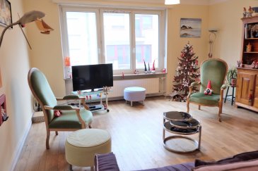 LUXEMBOURG BELAIR, rue d’Oradour, à deux pas du Parc de Merl, appartement de 76,86 m2 au premier étage sans ascenseur et comprenant : hall d’entrée, living avec parquet au sol, coin repas, une cuisine équipée avec  petit balcon, deux chambres à coucher avec parquet au sol, une salle de bains avec WC, cave, jardin commun, chauffage au gaz. 
Actuellement loué. 
Commission de 1,5% hors taxes à la charge de l'acquéreur 
Contact et visites : Rosalba MAITRE téléphone : 691 550 189
