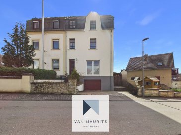 Cette lumineuse maison de caractère (située 22, rue du Soleil), construite en 1929, a été entièrement rénovée en 2020-2024. Elle dispose d'une surface de ± 190 m2 dont ± 145 m2 habitables et est érigée sur un terrain de 2a 35ca orienté sud. Le bien est situé dans une rue très calme, dans la commune de Walferdange avec ses nombreux services et commerces.

Le rez-de-chaussée comprend un hall d'entrée de ± 13 m2 desservant un salon/salle à manger et une cuisine ouverte de ± 44 m2 au total, avec une sortie sur la terrasse et le jardin. Un wc séparé et une buanderie complètent ce niveau.

Le 1er étage dessert, par un palier de ± 7 m2, deux chambres : une de ± 14 m2 et une autre de ± 12 m2. Une salle de bains (baignoire, double vasque, wc et douche) de ± 7 m2 complète cet étage.

Le dernier niveau est composé de deux chambres: une de ± 17 m2 et une autre de ± 17 m2 avec une mezzanine de ± 15 m2. Une salle de douche de ± 2 m2 (douche, lavabo, wc) complète ce niveau.

Au sous-sol se trouvent un garage de ± 22 m2 et une cave de ± 30 m2.

Généralités :

- Rénovation 2020-24 (extension, cuisine, salles de bains ...) ;
- Charme de 1929 ;
- Orientation sud ;
- Chauffage au gaz (Buderus) ;
- Rue très calme ;
- Position dominante, sur une colline ;
- Proximité des écoles et des crèches (accèes à l'école dans la rue) ;
- Commerces et transports publics (gare de Walferdange à 5 min. à pied).

Agent responsable : Katia Gravière au 661 33 29 82 ou katia@vanmaurits.lu