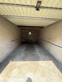 Garage - 20m ². PANETTA IMMOBILIER vous propose, 

Sur la commune d'Audun le Tiche, secteur rue Sainte barbe, 

Un garage en dur, d'environ 20m², sans électricité, porte manuelle.

Pour plus d’informations et visites, veuillez contacter Monsieur Emmanuel COLSON au +33 6 75 63 18 94.

Les informations sur les risques auxquels ce bien est exposé sont disponibles sur le site Géorisques : www.georisques.gouv.fr