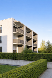 Appartement 1 chambre avec balcon, cave et parking intérieur

Situé au 2? étage, cet appartement lumineux d'une surface habitable d'environ 55,90 m² saura vous séduire par sa distribution fonctionnelle et son confort.

Composition :
- Hall d'entrée accueillant
- Séjour spacieux et lumineux avec espace salon / salle à manger
- Accès direct au balcon avec débarras
- Cuisine séparée entièrement équipée
- 1 chambre à coucher confortable
- Salle de bains
- WC séparé 

Annexes :
- Cave privative
- Emplacement intérieur (parking)
- Débarras extérieur sur balcon

Points forts :
- Appartement très bien agencé (aucune perte de place)
- Belle luminosité
- Pièces bien distinctes (espace jour / nuit)
- Cuisine séparée (atout recherché)
- Extérieur agréable avec rangement
- Idéal pour premier achat ou investissement

Informations complémentaires :

Surface habitable : ± 55,90 m²
Balcon / débarras : inclus
Étage : 2

Nous vous invitons à contacter:
Moura Jemp
Tèl: +352621216646

Les surfaces et superficies sont indicatives.