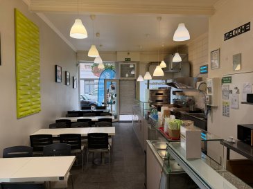 Fonds de Commerce à Vendre ? Pizzeria Idéalement Située à Esch-sur-Alzette

HOUSE FOR YOU vous propose à la vente un fonds de commerce de pizzeria bénéficiant d'un excellent emplacement au cœur d'Esch-sur-Alzette, dans une zone dynamique offrant une belle visibilité et un fort potentiel de développement. 

Cette affaire représente une opportunité idéale pour un professionnel de la restauration souhaitant démarrer ou développer son activité dans un secteur recherché. 

Caractéristiques du local
- Surface d'environ 60 m²
- Salle de restauration pouvant accueillir jusqu'à 21 couverts
- Terrasse en façade avec autorisation pour 2 tables
- Espace de stockage à l'arrière équipé de réfrigérateurs et congélateurs
- WC hommes et WC femmes séparés
- WC réservé au personnel 

Équipements inclus
L'ensemble du matériel professionnel ainsi que le stock existant sont inclus dans la vente du fonds de commerce, permettant une reprise immédiate de l'activité sans investissement supplémentaire important. 

Conditions financières
- Loyer mensuel : 1.500 € (eau et gaz compris)
- Garantie locative : 4.500 € 

Prix du fonds de commerce
- 80.000 € avec reprise de la société existante
- 70.000 € sans reprise de la société 

Option complémentaire
- Véhicule de livraison : 3.000 € 

Un fort potentiel de développement
Grâce à son emplacement stratégique sur la Rue Victor Hugo, cette pizzeria bénéficie d'un passage régulier et d'une clientèle locale fidèle. Le développement des services de livraison, de vente à emporter ou encore l'élargissement de l'offre commerciale offrent de belles perspectives de croissance pour le futur exploitant. 

Les frais d'agence sont à la charge des vendeurs.
