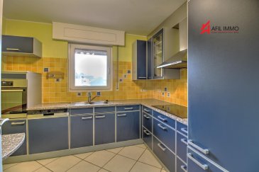 Situé dans une résidence bien entretenue construite en 2001, ce magnifique appartement d'environ 95 m² saura vous séduire par ses beaux volumes, sa luminosité et son excellent état général, sans aucun travaux à prévoir.

Dès l'entrée, vous découvrirez un espace de vie généreux d'environ 40 m², offrant un salon et une salle à manger baignés de lumière, avec un accès direct à un agréable balcon, idéal pour vos moments de détente.

L'appartement propose également :

- Une cuisine séparée, entièrement équipée
- Deux belles chambres à coucher
- Une salle de bains avec WC
- Un WC séparé

Prestations complémentaires :

- Fenêtres en double vitrage PVC garantissant confort thermique et acoustique
- Buanderie commune
- Espace dédié au séchage du linge
- Local à vélos
- Cave privative

Côté stationnement :

- 1 emplacement intérieur
- 1 emplacement extérieur

Un bien rare, alliant confort, fonctionnalité et qualité de vie, idéal pour une résidence principale ou un investissement de qualité.

À visiter sans tarder.

AFIL IMMO vous accompagne à chaque étape de votre projet immobilier : estimation, vente, location et recherche de financement, avec professionnalisme et engagement.

Votre satisfaction reste au coeur de nos priorités.

Prix affiché incluant 3 % de frais d'agence + TVA.