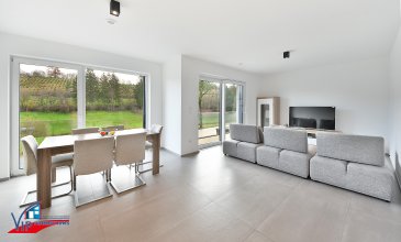 VIP Promotions s.a. vous propose en exclusivité ce magnifique appartement d'une surface utile de 62,72m² sis au premier étage d'une résidence de 4 unités.

Découvrez notre offre en visite virtuelle :

https://360.immopro.lu/uploads/6396fbc73b5445.24480294/

Le bien se compose comme suit : 

- Hall d'entrée
- Cuisine ouverte sur le living
- 1 chambre à coucher
- Salle de douche
- WC séparé
- Débarras
- Balcon de 4,18m² orienté plein sud avec vue dégagée sur la nature environnante
- Garage fermé avec emplacement extérieur sur rampe de garage
- Emplacement extérieur à l'arrière de la résidence
- Cave de 4,53m²

Divers ;

- Résidence munie d'ascenseur et de buanderie commune
- Disponibilité : immédiate

Loyer : 1.200,00.-€
Charges : 200,00.-€
Caution : 2.400,00.-€
Commission d'agence : 1.404,00.-€ (1.200,00.-€ + 17% TVA) à partager par moitié, soit 50/50, entre bailleur et locataire

Environnement périphérique, calme et résidentiel, mais en même temps proche de toutes commodités, des grands axes routiers et à proximité de toutes les infrastructures nécessaires.

Pour plus de renseignements ou pour une prise de rendez-vous, veuillez nous contacter au numéro +352 691 901 219 ou par e-mail sur info@vippromotions.lu.

Suivez-nous sur Facebook pour recevoir nos informations en continu.