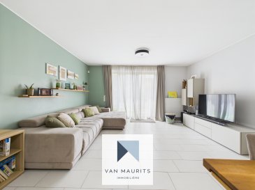 Située en plein coeur du site d'Esch Belval, cette maison mitoyenne bâtie en 2012 au style résolument moderne est d'une surface totale de ±209m² (surface habitable de ±160m²), se compose comme suit:

L'entrée, avec vestiaire et wc, conduit sur l'espace de vie ± 40 m2 (salon-cuisine).

Celui-ci est doté de larges baies vitrées s'ouvrant sur la terrasse (avec marquise) orientée Ouest et son abri pour ustensiles et meubles d'extérieurs.

Le premier étage comprend une suite parentale ± 37 m2 (chambre ± 20 m2, dressing ± 8 m2 et salle de douche ± 10 m2 avec douche italienne, double lavabo et wc).

Le deuxième étage comprend deux chambres de ± 18 et 20 m2, une salle de douche ± 5 m2 avec lavabo, douche et wc.

Le sous-sol se compose d'une cave de rangement ± 6 m2, et un garage fermé ± 35 m2. L'accès au garage se fait par l'entrée en copropriété mais chaque maison dispose de sa porte de garage avec un accès direct à l'habitation.

Généralités:
Triple vitrage
Classe énergétique A-B
Construction 2012
Situation calme

Pour plus d'informations et pour une visite, merci de contacter:
Philippe Mélard
+352 661 405 446
philippe@vanmaurits.lu