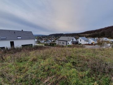 Beau terrain à construire sur les hauteurs du Léeibierg sur la commune de Schuttrange, 

Terrain à vendre sans contrat de construction!

Le terrain a une superficie de 9ar 63 ca et est divisé en deux no cadastraux

519 / 4113 06 ar et 33 ca Place à construire
519 / 4112 03 ar et 30 ca Jardin
