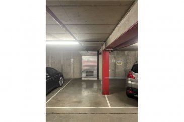 RE/MAX Select Spécialiste de l'immobilier vous propose une place de parking couverte au -1, dans un secteur très prisé à Limperstberg, à 1 minutes à pied du parking des Glacis. ( Tram, bus, commerces.. ).