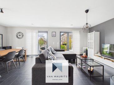 Situé à Sandweiler, au 1er étage de la résidence Am Bongert construite en 2009, cet appartement lumineux de ± 85 m² habitables offre un cadre de vie agréable et fonctionnel dans un environnement calme et recherché. Disponible immédiatement, il séduit par sa belle luminosité grâce à son orientation ouest et se présente comme suit :

Le hall d'entrée de ± 4 m² s'ouvre sur un séjour de ± 38 m², regroupant un espace salon, une cuisine ouverte (équipée) et salle à manger, prolongé par un balcon de ± 5 m², idéal pour profiter des fins de journée ensoleillées. La partie nuit se compose d'un hall de nuit de ± 5 m², de deux chambres de ± 10 et 15 m² ainsi que d'une salle de bain de ± 8 m² (avec double vasque, baignoire, douche et coin buanderie). Un WC séparé de ± 1 m² complète cet étage.

Au sous-sol, l'appartement dispose d'une cave privative de ± 3 m² ainsi que de deux emplacements de parking intérieurs de ± 13 m² chacun.

Détails complémentaires :

Les prestations techniques sont de qualité : triple vitrage, chauffage par radiateurs, ventilation double flux (VMC), porte d'entrée sécurisée, parlophone et connexion internet par câble TV. L'appartement bénéficie en outre d'un passeport énergétique performant de classe B-B, garantissant confort et économie d'énergie.

Idéalement situé à proximité immédiate de toutes les commodités, ce bien se trouve à quelques minutes des commerces, écoles, crèches, restaurants, ainsi que des axes autoroutiers, lignes de bus et de la gare. Les parcs, pistes cyclables et sentiers de randonnée environnants offrent un cadre de vie verdoyant et agréable.

Pour plus de renseignements, veuillez contacter s.v.p. Alexandre Apolinario au +352 691 282 214 ou alexandre@vanmaurits.lu