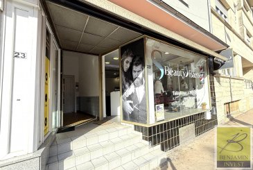 Commerce à vendre ? 55 m² au coeur de Differdange

Nous vous proposons ce local commercial de 55 m², idéalement situé en plein centre de Differdange, à proximité immédiate de tous les commerces, transports en commun et services.

Convient à toute activité commerciale grâce à sa localisation stratégique.

Actuellement exploité comme salon de coiffure, le bien se compose comme suit :

Une pièce principale lumineuse
Une pièce secondaire
Un WC séparé

Emplacement privilégié : grande visibilité et accessibilité parfaite pour développer votre activité.

Pour tout complément d'information, n'hésitez pas à nous contacter au 28 77 88 22.
Possibilité de visites également le samedi.

Vous souhaitez vendre ou échanger votre bien ?

Nous sommes en permanence à la recherche de nouveaux biens à vendre (appartements, maisons, terrains à bâtir) pour nos clients acquéreurs.

Estimation gratuite et sans engagement !