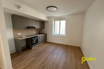 Appartement F1 bis/F2 en parfait état .  Appartement au RDC proche du centre-ville situé au 19 rue des Barclay 54700 PONT-A-MOUSSON comprenant :
 - Cuisine équipée ouverte sur pièce de vie, 1 Chambre, Salle d'eau/ WC et un box de rangement;
 - Chauffage individuel électrique - 33,27 m2;
 - Libre à la location le 01/02/2026
 Les informatiobns sur les risques auxquels ce bien est exposé sont disponibles sur le site Géorisques : www.georisques.gouv.fr