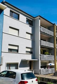 A VENDRE
Appartement situé à Schifflange

- Hall d'entrée
- Cuisine équipée
- Salon / Living
- WC séparé
- 1 chambre à coucher
- Salle de douche
- Balcon (8m2)

- Cave
- Buanderie
- Possibilité de louer 1 garage (80€ mensuel)

Bon à savoir:
Triple vitrage / Nouvelle salle de douche / Cuisine 7ans / Façade 2ans


Situation agréable et tranquille

Nous vous invitons à contacter:
Moura Jemp
Tèl: +352621216646

Les surfaces et superficies sont indicatives