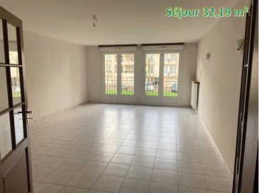 App Thionville 4 pièces 96  m2. Appartement situé au 1er étage,  20 avenue St Exupéry à Thionville. <br/>Il se compose d\'une entrée avec placards, un salon séjour de 32 m², une cuisine indépendante et équipée de 14 m² avec accès terrasse de 7 m², une salle de bains avec douche et baignoire, un WC individuel, 2 chambres (13m² et 14 m²) et un cellier<br/>Un garage et une cave complètent ce bien<br/>Aucun travaux à prévoir, chaudière neuve.<br/>IMMO DM : 03.82.57.31.87<br/>Copropriété de 103 lots (Pas de procédure en cours).<br/>Charges annuelles : 1512.00 euros.