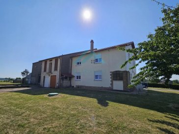 Belardimmo vous propose un magnifique corps de ferme situé dans la commune de Saint François Lacroix, à Lacroix, datant de 1949, composé d'une maison d'environ 115m² rénové habitables, d'une dépendance grange de 800m² environ total sur 2 niveaux (400m²+ 400m²), , le tout sur un terrain de 1ha 12a 81ca .

Situé à 20min de la frontière avec le Luxembourg, 10min de Bouzonville, dans un endroit calme avec une magnifique vue.


La maison est composée comme suit:

Au RDC :

- Hall d'entrée
- Salle de douche avec WC
- Cuisine équipée fermée 
- Salon
- Séjour
- Accès à la cave
- Une chaufferie ( local technique)
- Accès au garage 2 voitures

Au 1er étage :

- Dégagement
- 3 grandes chambres, dont une avec dressing intégrées et 
- Une salle de bain avec WC 


Sous-Sol:

- Une grande cave 



Le cadre que forme le corps de ferme est apaisant et relaxant, vous tomberez sous le charme de celui-ci avec son terrain de plus d'un hectare qui donne une vue imprenable sur les champs 

La charpente et les tuiles de l'ensemble du corps de ferme datent de 2008, les fenêtres double vitrage sont de 2021

A voir absolument !

Pour plus d'informations veuillez contacter David Kempf au 00 352 621 631 841 ou par mail david.kempf16@gmail.com