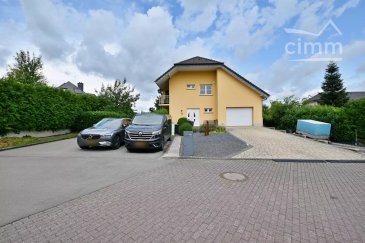 Kiischpelt

Cimm Immobilier Luxembourg vous propose en exclusivité à la vente cette ravissante maison libre des 4 côtés, idéalement située dans un havre de paix au calme absolu, à quelques minutes de la gare de Wilwerwiltz et son train direction Luxembourg-ville, à proximité des écoles et commerces. La maison dispose de 5 chambres, d'un garage, de 5 emplacements de parking, d'une parcelle de 7 ares 53, d'une terrasse au 1er étage avec une vue dégagée et de grandes caves. 

Coup de cœur assuré !

La maison se compose au rez-de-chaussée : hall d'entrée, salon avec cuisine ouverte et ilot central, verranda, arrière cuisine, wc séparé, garage. 

1er étage : hall de nuit, 1 chambre avec terrasse privative, 3 chambres, grande terrasse, dressing, salle de douche avec douche à l'italienne. 

Sous sol : caves, chambre. 

Equipement technique : chauffage central au mazout, châssis PVC double et triple vitrage avec volets manuels, système d'alarme. 

Pour plus de renseignements ou pour organiser une visite, contactez Cimm Immobilier au +352 26 95 40 03