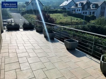 Nous vous proposons un joli Duplex, à Reckange, Commune de Mersch situé au 1er et 2e étage, dans un cadre moderne et lumineux, aménagé comme suit:<br><br>Rez-de-Chaussée : Porte d\'entrée avec un hall et accès au garage, à la buanderie, chaufferie et au jardin.<br><br>1er étage : Grand Living de +- 57 m2 avec accès à la terrasse, cuisine équipée et indépendante avec aussi accès à la terrasse de +- 30 m2 et accès au jardin privatif, une chambre à coucher et un WC séparé.<br><br>2e étage : Salle de douche, 2e chambre à coucher et une grande chambre parentale avec un dressing et une grande salle de bain avec douche à l\'italienne, baignoire, 2 lavabos et WC.<br><br>Terrain de +- 4.80 ares dont +- 1.75 ares de jardin privatif.<br><br>Nous vous invitons à faire une visite virtuelle :<br><br>https://app.immoviewer.com/portal/tour/1139870<br><br />Ref agence :725806