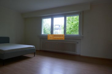 Belle chambre meublée située dans une maison à proximité du centre de Bertrange.<br><br>Grand living, salle de douche, WC séparé et cuisine et un beau jardin commun sont à disposition du locataire.<br><br>Arrêt de bus devant la porte et accès facile à la  Ville de Luxembourg ainsi qu\'au réseau autoroutier.
