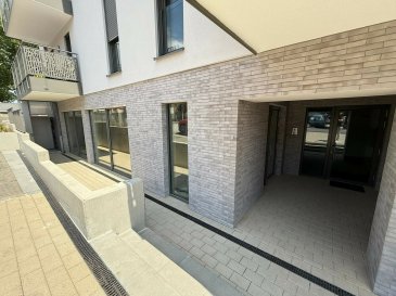 À LOUER ? LOCAL COMMERCIAL NEUF À SCHIEREN

Situé au rez-de-chaussée de la nouvelle résidence « Duerf Mëtt », au cœur du village calme et agréable de Schieren, ce local commercial neuf offre un cadre idéal pour le développement de votre activité professionnelle.

D'une surface généreuse de 211,18 m², le bien se compose de :

une grande pièce principale, lumineuse et modulable,

un espace de stockage,

un séjour,

deux WC séparés.

Grâce à sa situation stratégique au sein d'une résidence moderne comprenant 6 appartements de haut standing, ce local bénéficie d'une excellente visibilité et d'un environnement qualitatif.

Conditions de location

Loyer mensuel : 5.500 € H.T.V.A

Caution : 3 mois de loyer

Commission d'agence : 1 mois de loyer + 17 % de TVA, à charge du locataire

Possibilité de louer un emplacement de parking intérieur (selon disponibilité).

?? Idéal pour profession libérale, commerce ou activité de services.

Pour plus de renseignements veuillez composer le : +352 621 323 127 ou écrire une e-mail à: info@newgest.lu