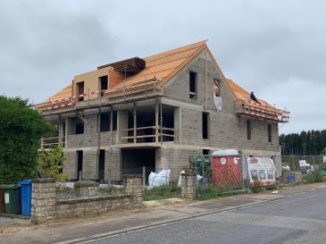 Fis Immobilière vous présente une toute nouvelle résidence en futur construction qui sera située dans la commune de Hobscheid. Résidence Kreuzerbuch Cette résidence de haut standing comprendra au sous-sol 4 caves, une buanderie commune, chaufferie et un local de compteurs. Au Rez-de-Chaussée il y aura un sas d'entrée, un hall, un local de vélos, un local de pobelles et 4 parkings fermés. De plus le Rez-dechaussée comprendra un appartement de 106.49m2 avec sa terrasse de 11.99m2. Au 1er étages et aux combles se trouveront 3 duplex. Le duplex A2 de +/- 130m2 avec sa terrasse de 12.72m2, le duplex A3 de +/- 140m2 avec sa terrasse de 12.72m2 et le duplex A4 de +/- 130m2 avec sa terrasse de 12.72m2. L'immeuble comprendra en tout 4 unités très spacieuses et sera équipé de fenêtres triple vitrage, VMC, Paneaux solaires, chauffage au sol, etc. Passeport énergétique = AA Pour tout renseignement veuillez nous contacter au +352 621 278 925.
