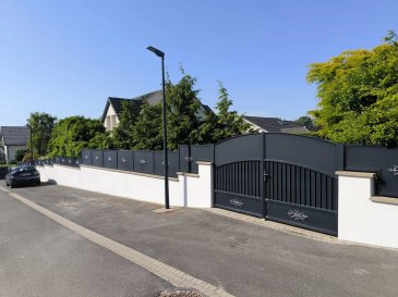ELEGANTE MAISON INDIVIDUELLE AVEC PISCINE ET VASTE GARAGE , située dans le quartier de GUENTRANGE à Thionville .

Construite en 2008 avec 223m2 de surface habitable , elle offre des prestations haut de gamme .
Elle est érigées sur un terrain paysagé et entièrement clos de 10 ares environ et offre un cadre de vie à la fois fonctionnel et intimiste , agrémenté d'une très belle piscine chauffée parfaitement intégrée au jardin.

*** Des Prestations haut de gamme sur trois niveaux.

Le Rez de chaussée accueille une vaste pièce de vie avec cheminée , baignée de lumière , ouvrant sur une terrasse plein sud équipée d'une Pergola Bio-climatique avec stores .
Une cuisine intégrée très récente , une suite parentale avec dressing et salle de bain complètent cet espace convivial. 

A l’Étage , l'Espace Nuit se compose d'un grand palier bureau , de 3 chambres et d'une salle d'eau. Les finitions soignées et les nombreux placards créent une atmosphère apaisante.

Le Sous-Sol complet de 134 m2 abrite un garage d’exception pouvant accueillir jusqu'à 4 véhicules,un espace de rangement buanderie , et une chaufferie.

*** Extérieurs et cadre de vie

Les extérieurs ont été pensés comme une véritable oasis : un jardin paysagé , une terrasse idéale pour recevoir et une piscine qui invite à la détente.
Le tout dans un environnement calme et recherché , à proximité immédiate du centre ville de Thionville , des écoles , commerces et axe autoroutiers.

Chauffage au sol
Façade récente
Clôture et Portail
Grand parking clos attenant au garage
Arrosage extérieur automatique
Taxe foncière 4100 euros.

Vidéo et Informations sur demande.


Annonce rédigée par Philippe HAUSHERR , agent commercial enregistré au RSAC THIONVILLE sous le numéro TI 332 168 434 ,détenteur de l'Attestation de Collaborateur de l'Agence CTN Immobilier. 7 place au bois 57000 THIONVILLE.
Carte professionnelle n° 5705 2018 000 025 433 Transactions sur immeubles et fonds de commerce délivrée par la CCI de la Moselle. Responsabilité civil professionnelle AXA Paris. Absence de garantie financière : non détention de fonds, effet ou valeur, autre que ceux représentatifs de sa rémunération ou de sa commission, à l'occasion des opérations spécifiées par l'article 1er (1°à 5°) de la Loi du 2 Janvier 1970