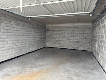 Garage de +-24m² à vendre. Ce box fermé se trouve à l'arrière d'une résidence de la rue Henri VII au plein cœur du Limpertsberg et tout proche du glacis.

- Porte de garage manuelle mais électrifiable.
- Largeur : 3.96m
- Longueur : 5.97
- Hauteur intérieure : 2.29

Agent responsable : Pierre-Yves Béchet ; +352 621 654 086 ; Pierre-Yves@vanmaurits.lu