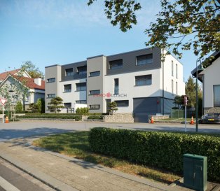 EN CONSTRUCTION: superbe résidence double (2*3 unités) avec sous-sol commun, située en pleine verdure.<br><br>La résidence « Rose » est en train d\'être construite (VEFA) à l\'entrée de Hautcharage. Les jardins et terrasses sont orientées Nord-Ouest avec une vue sur la campagne et la forêt au loin.<br><br>L\'appartement G.1.1 au 1er étage d\'une surface pondérée de 110,68m2 (surface nette 105m2) comprend 3 chambres à coucher, 2 salles de douche, WC séparé, cuisine ouverte sur salon (37,20m2) et balcon (14m2) ? débarras (2.60m2).<br><br>Le sous-sol commun comprend 10 emplacements - local poubelle - local vélo poussette ? buanderie commune - locaux techniques - machinerie ascenseur, les 6 caves se trouvent au rez-de-chaussée.<br><br>Le bâtiment est construit avec des matériaux de pointe et bénéficie de tout le confort moderne. Il est en outre équipé d\'une pompe à chaleur, et des panneaux solaires pour la production de l\'eau chaude sanitaire. Il est possible d\'installer des panneaux photovoltaïques en toiture.<br><br>Le prix affiché est TVA 3%<br>Prix TTC 16% 796.911,-€<br><br>Possibilité d\'acquérir 1-2 emplacements à 20.000,-EUR HTVA l\'unité<br><br>Pour toute information supplémentaire, n\'hésitez pas à nous contacter au +352 2653 261 1 ou par e-mail à info@immolosch.lu<br /><br />UNDER CONSTRUCTION: superb double residence (2*3 units) with shared basement, located in the heart of greenery.<br><br>The \