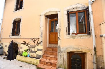 Exclusivité POLIM : immeuble de rapport !.  Immeuble de rapport à rénover comprenant au RDC : un appartement F3, un appartement F4. Sous combles, un studio à terminer d'aménager. Le tout libre de locataires. Très bonne affaire à SAISIR !!!
 Les informations sur les risques auxquels ce bien est exposé sont disponibles sur le site Géorisques : www.georisques.gouv.fr