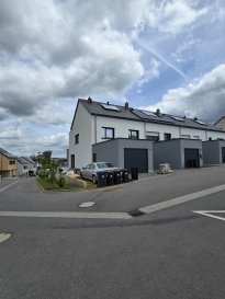 A Visiter !!!!!!!

Immo NORDSTROOSS vous propose à la vente d'une maison jumelée finie fin 2022, libre des 3 cotés, moderne, lumineuse, située en hauteur dans le tout nouveau Lotissement très calme 