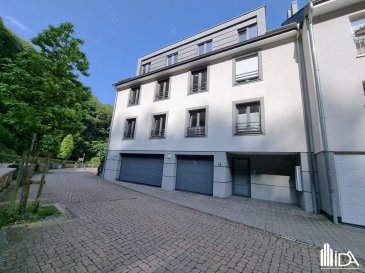 L'Immobilière de l'Attert vous propose à la location ce bel appartement situé dans le village de Clervaux.

L'appartement de +/- 74,37m² se compose de :

- hall d'entrée spacieux avec vestiaire
- wc séparé
- salle de douche, wc, lavabo
- 1 chambre à coucher
- 1 bureau ou dressing
- grand séjour / salle à manger avec coin cuisine équipée.

L'appartement dispose d'un garage.

Loyer : 1 450€
Charges : 250€
Caution : 2 mois de loyer
Frais d'agence : 1 mois de loyer + TVA (partagé 50/50 entre locataire et bailleur)

Ce bien vous intéresse ! Merci de remplir le 