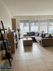Esch/Alzette - centre ville: 
Magnifique appartement de 2007, situé au 1er étage avec ascenseur, dans une petite copropriété bien soigné. 

L'appartement de 71 m2, + une terrasse , très lumineux et très bien agencée, se compose comme suit: 
- un grand hall d'entrée
- une cuisine équipée ouverte sur le salon et avec un grand balcon orienté sud, 
- deux chambres à coucher, d'une salle de douche et d'un débarras. 
Une cave et un garage fermé font également partie de ce lot. 

Cet immeuble situé au centre ville est tout de même épargné du bruit et de la circulation car il se trouve en retrait de la rue. 

Disponible à convenir. 

Les frais d'agence sont inclus dans le prix de vente et sont à charge du vendeur. 
Pour toute demande de visite ou informations complémentaires, n'hésitez pas à nous contacter au 265341 ou directement notre agent Mme VEIGAS au 621 505 621 ou par mail au cristina.veigas@cl-immo.lu