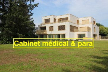 À LOUER ? Cabinet médical et paramédical neuf à Senningerberg.

Nous proposons à la location un superbe cabinet médical tout neuf, idéalement situé au 47, rue du Golf, Senningerberg, à proximité immédiate de toutes commodités et parfaitement desservi par les transports en commun.

Le cabinet bénéficie de 16 places de parking extérieures réservées à la clientèle.

Description de l'espace à louer :

La partie mise en location comprend :

Trois salles de consultation privatives de 16,50m²/ 13,70 m² & 12,70m² avec placards intégrés et accès direct à une terrasse et un jardin.

Accès aux espaces communs de qualité :
- Un secrétariat professionnel,
- Un arrière-bureau,
- Une cuisine séparée entièrement équipée,
- Une salle d'attente spacieuse (mobilier en cours d'installation),
- Des toilettes séparées pour hommes et femmes,
- Un vestiaire,
- Un accès privatif réservé aux praticiens,

Caractéristiques techniques haut de gamme :
- Triple vitrage,
- Châssis de fenêtres en aluminium,
- Climatisation dans toutes les pièces,
- Local technique avec rack informatique,
- Stores électriques à toutes les fenêtres,

Conditions de location :
Loyer mensuel : 7.800 €
Charges forfaitaires : 500 €, incluant : électricité, chauffage, nettoyage des parties communes, entretien général, etc.

Commission agence : 2 mois de loyer, à charge du locataire.

Pour tout renseignement complémentaire ou pour organiser une visite, veuillez nous contacter au +352 269 007-1 (langues parlées : luxembourgeois, anglais, français, allemand)