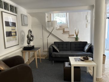 Contact : Mme. Fatone +352 691 359 464

Situé à Belair, un quartier prestigieux de Luxembourg-Ville, ce charmant loft indépendant en entresol meublé, équipé et décoré se trouve dans une maison de maître construite en 1927 et rénovée en 2004. Il offre une surface habitable d'environ 58 m².

L'entrée donne directement sur un séjour avec une cuisine ouverte d'environ 27 m², équipée d'un frigo, d'une hotte aspirante, d'un four, etc. Un espace nuit (chambre) de 17 m² ainsi qu'une salle de douche de 2 m² avec lavabo, douche et WC complètent ce bien.

Détails complémentaires :

Souplex rénové en 2004 et en très bon état;
Chauffage au gaz par radiateurs;
Châssis en bois;
Marbre au sol;
10 minutes à pied du centre-ville;
Ligne de bus 5 et 6 vers Kirchberg et Gasperich-Colche d'or;
Murs peints et fibre de verre;

loyer : -€ 1.700/mois
Charges pour 1 personne : -€ 300 /mois de charges tout compris (eau, électricité, chauffage, internet, antenne TV, etc.).
Garantie locative : 3400€ (2 mois de loyer)
Frais d'agence : 1 demi mois de loyer + TVA applicable
Disponibilité : À partir du 15 octobre 2026